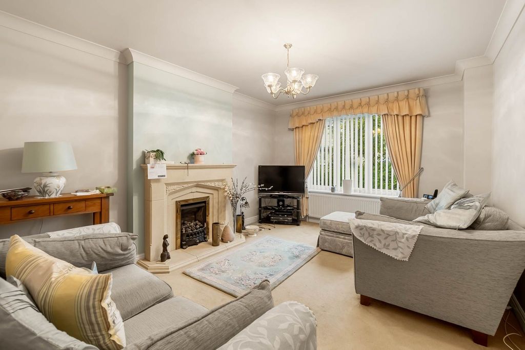 Property photo 2 of 33