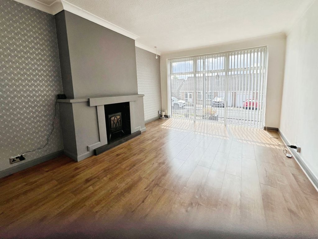 Property photo 2 of 15 Lounge