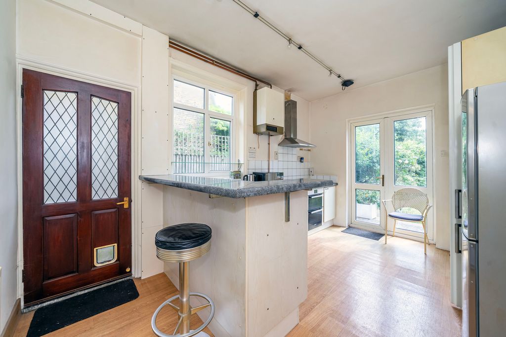 Property photo 2 of 24