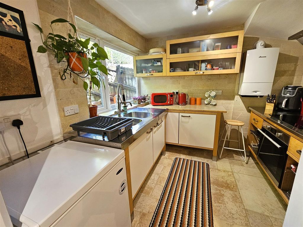 Property photo 3 of 21 Kitchen.Jpg
