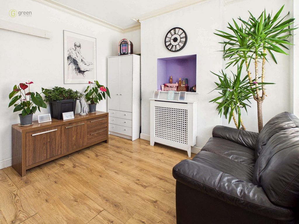 Property photo 2 of 18 880d63Edad124c7Ea80B8A0F1cc2Aab4100Cam04425G0Pr0452Still002