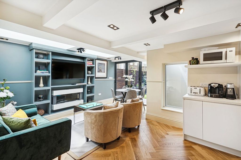 Property photo 3 of 7