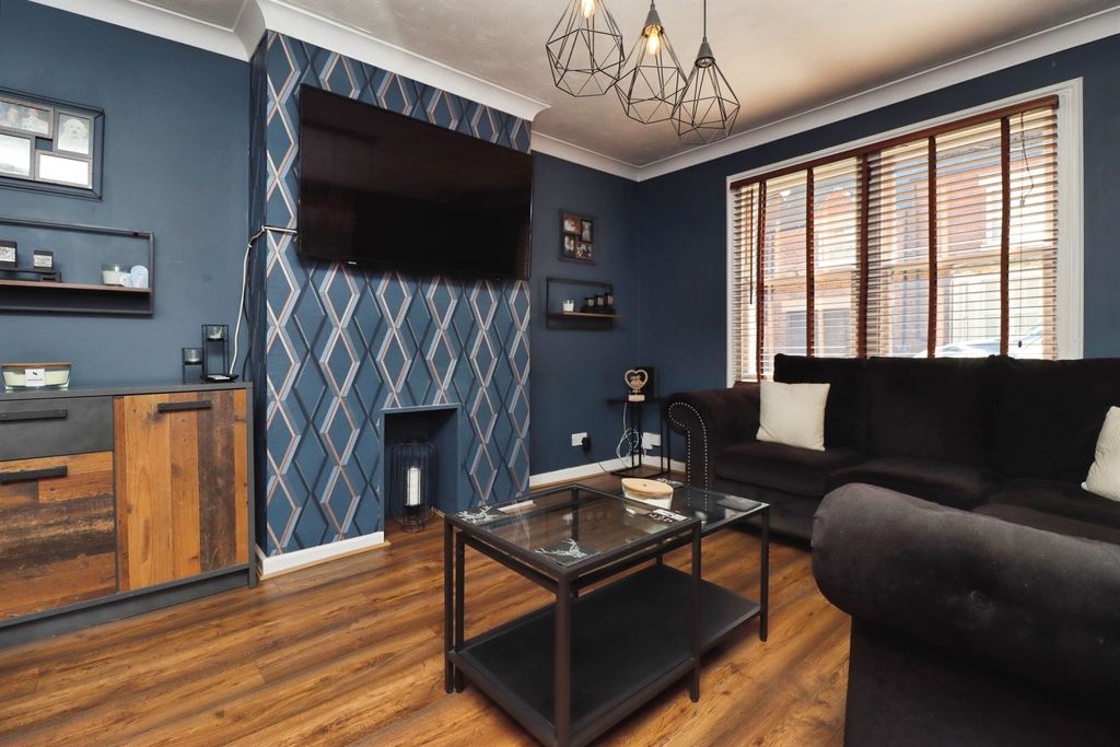 Property photo 2 of 17