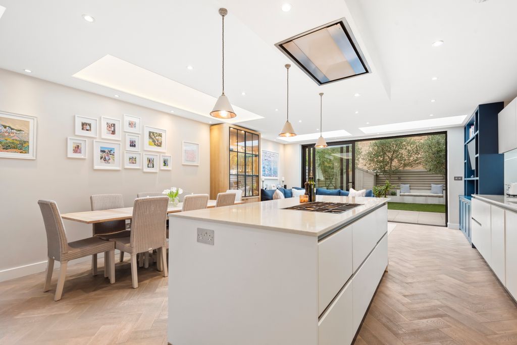 Property photo 3 of 18 Picture No. 13