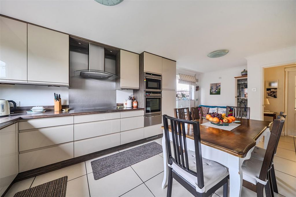 Property photo 2 of 29