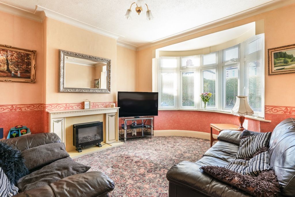 Property photo 2 of 23 Lounge