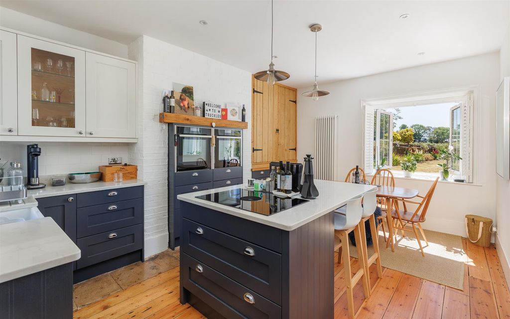 Property photo 3 of 43