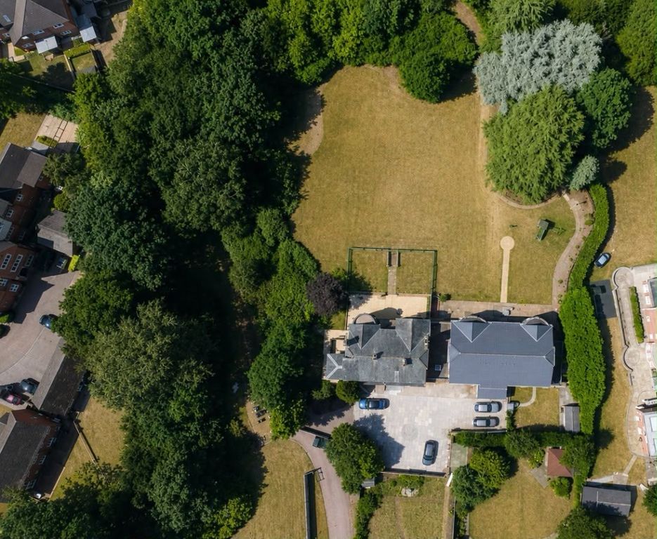 Property photo 2 of 35