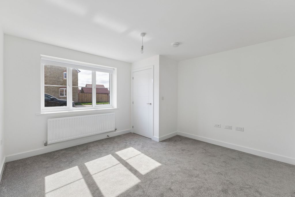 Property photo 3 of 8 Photo