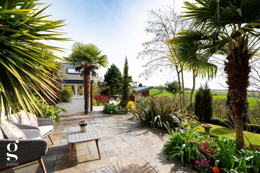 Property photo 2 of 61