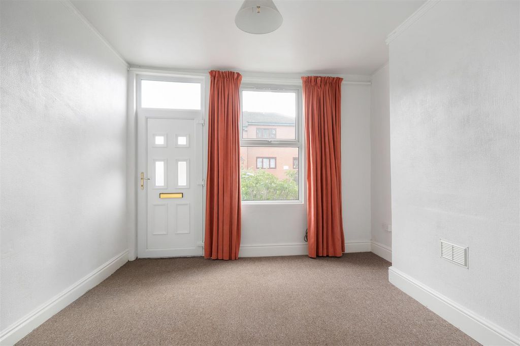 Property photo 3 of 12 Untitled (7 Of 12).Jpg