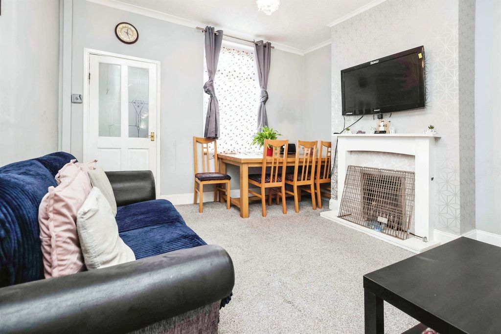 Property photo 2 of 17