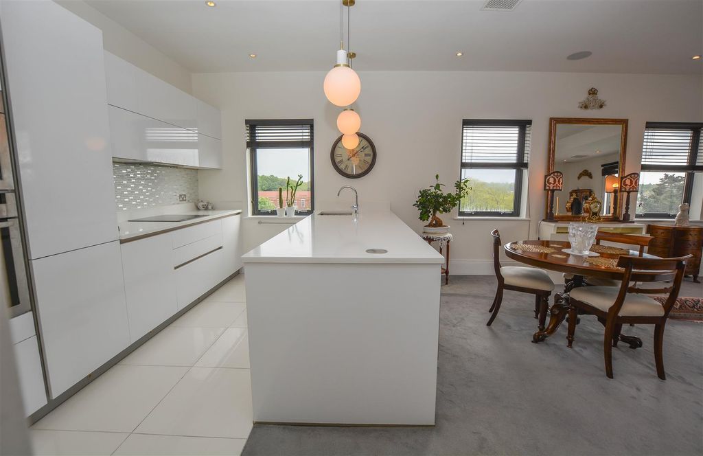 Additional image 5 of 2 bed flat for saleNew Road, Brentwood CM14