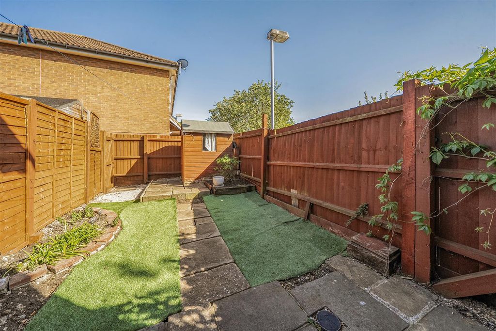 Property photo 3 of 9 Garden H.Jpg