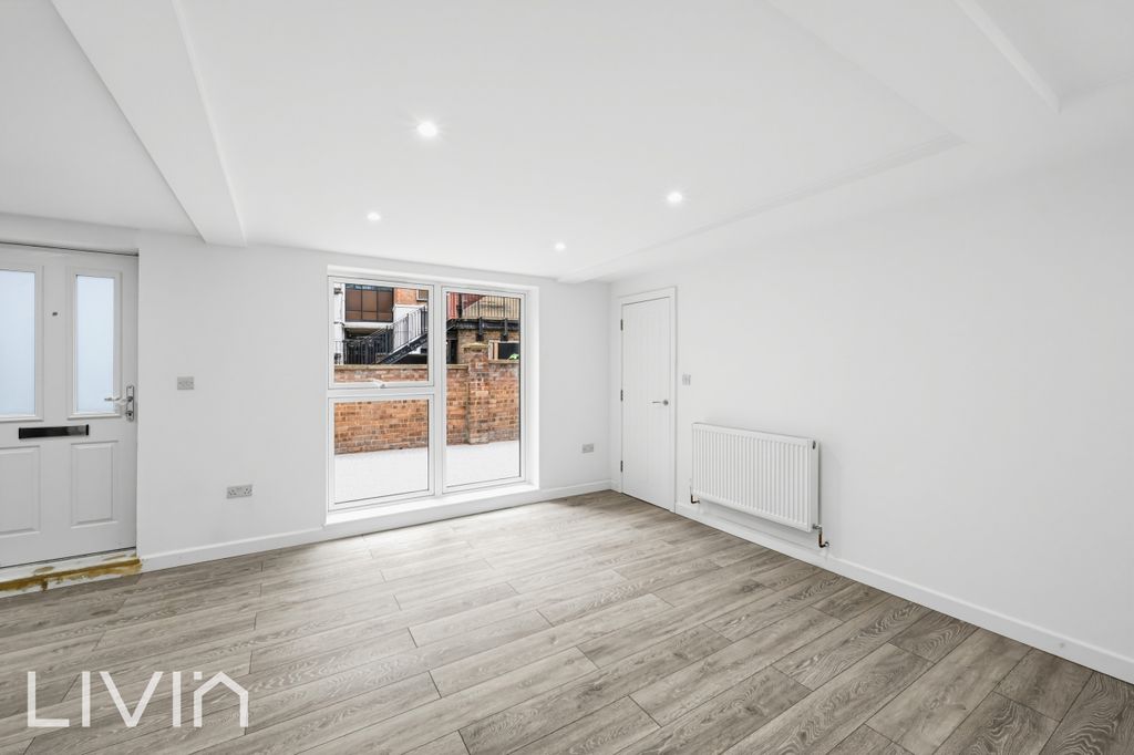 Property photo 2 of 10 3