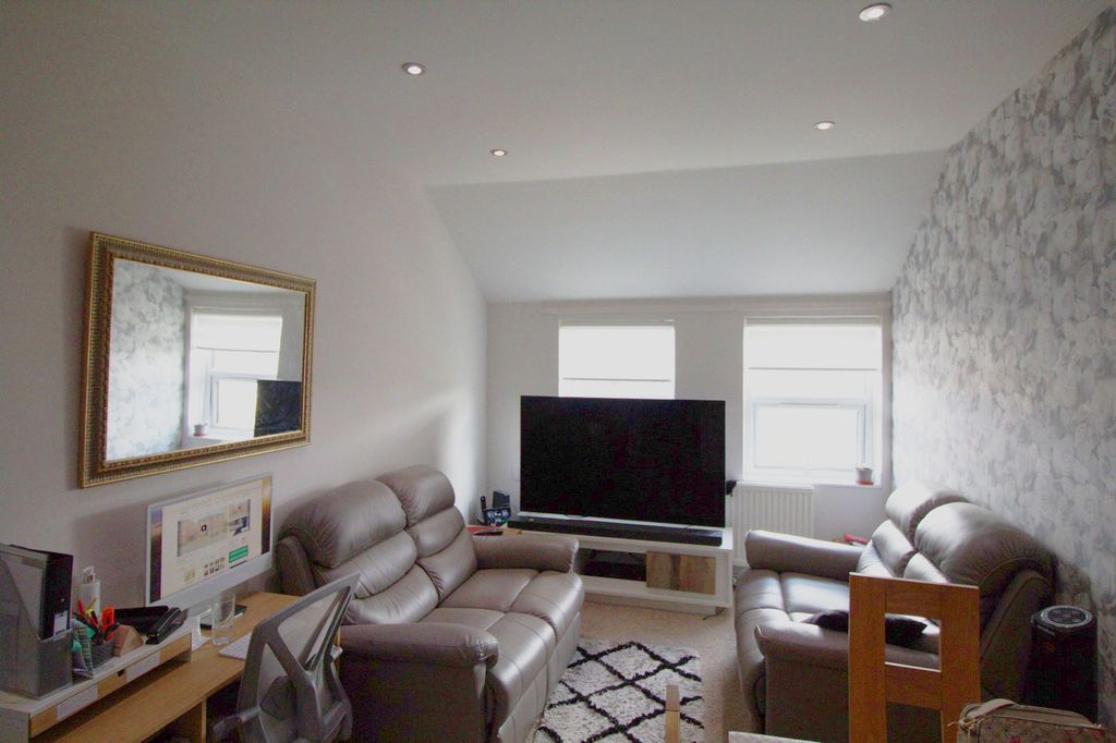 Property photo 1 of 9 1 Bedroom Flat For Sale