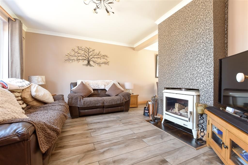 Property photo 1 of 12 Lounge