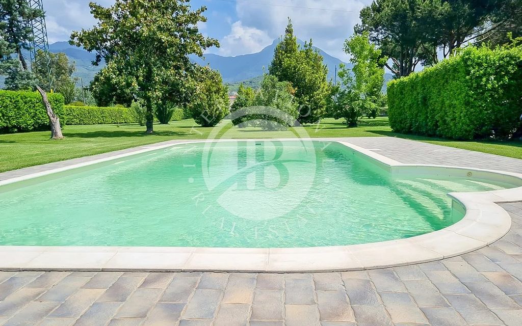 Property photo 2 of 25