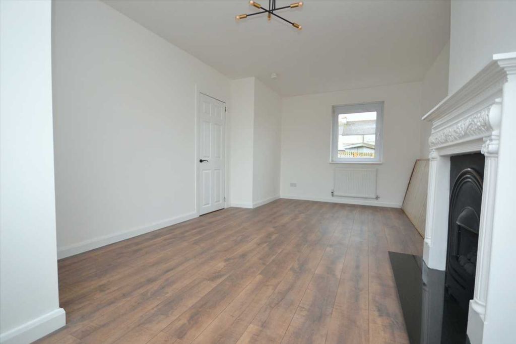 Property photo 2 of 14 Lounge