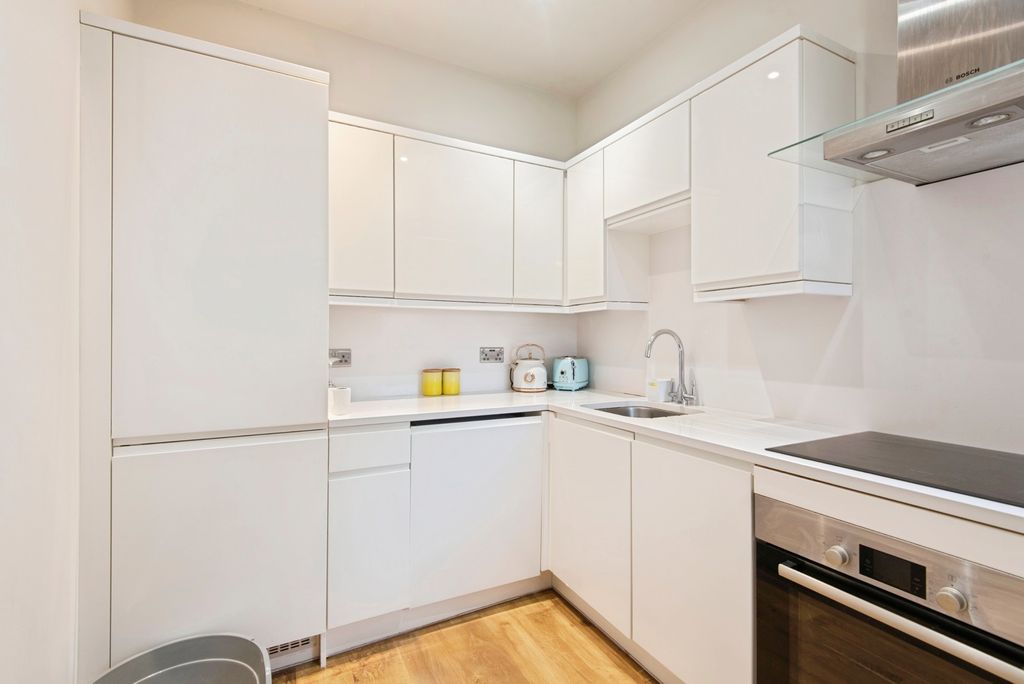 Property photo 3 of 19 Kitchen