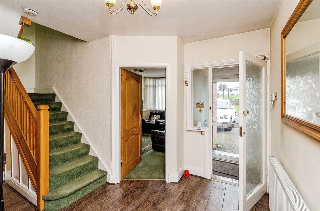 Property photo 2 of 15 Hallway