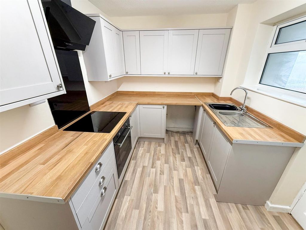 Property photo 2 of 12 Kitchen