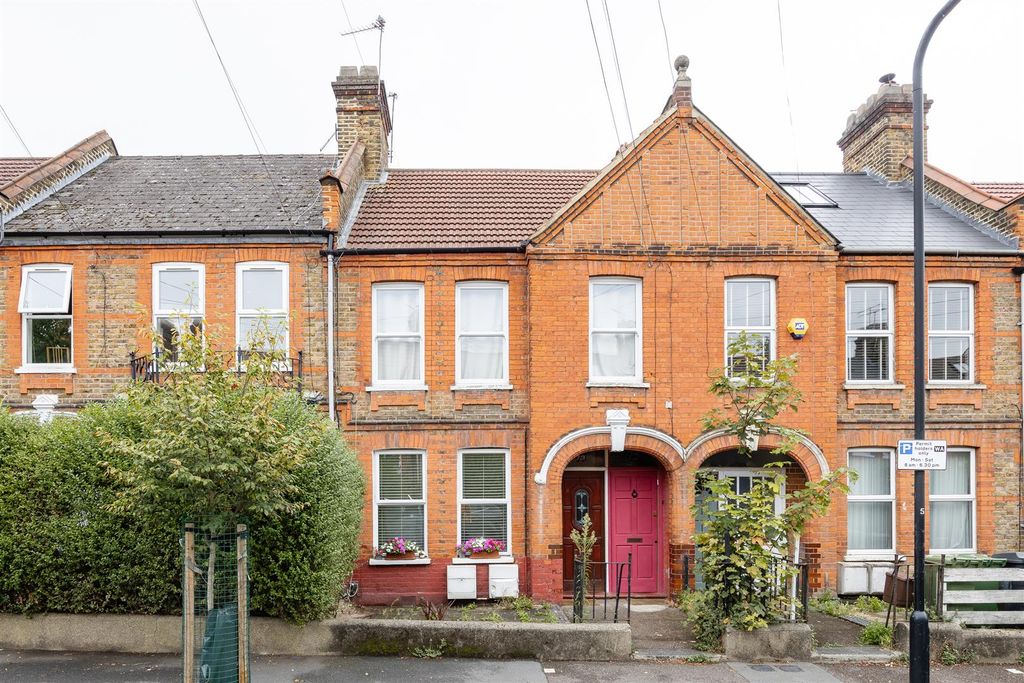 Property photo 1 of 18 Mersey Road, E17