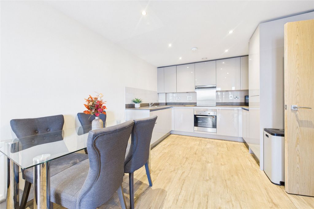 Property photo 2 of 9 Picture No. 14