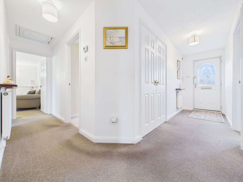 Property photo 3 of 21 Entrance Hall