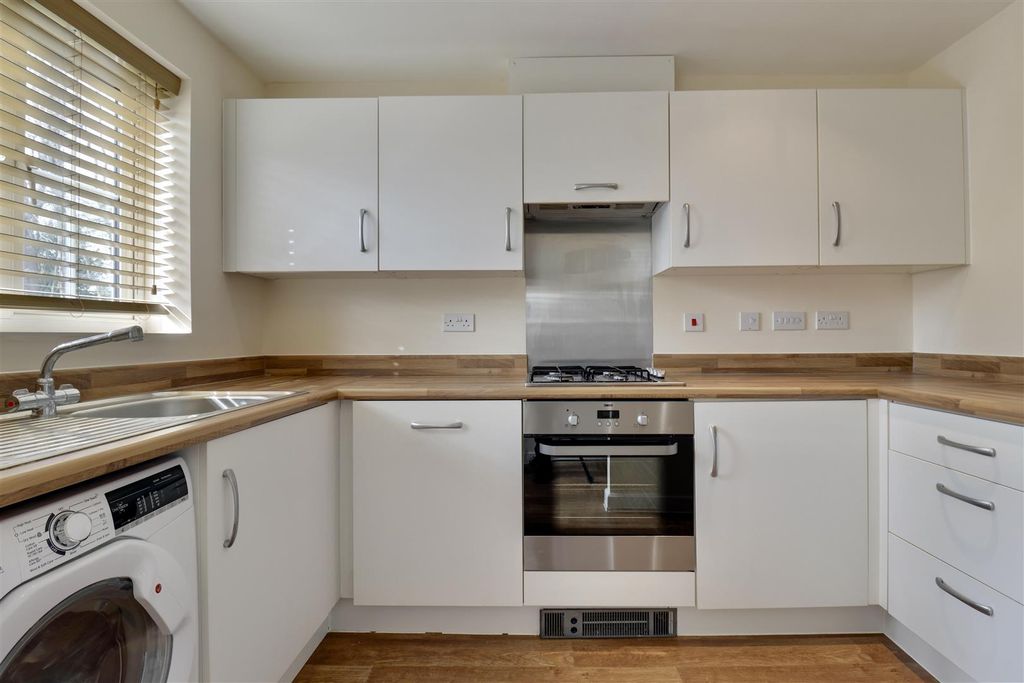 Property photo 2 of 15 CC7334B9-C1Fb-4129-A27C-F5F4D9Eeb03B_1_201_A.Jpeg