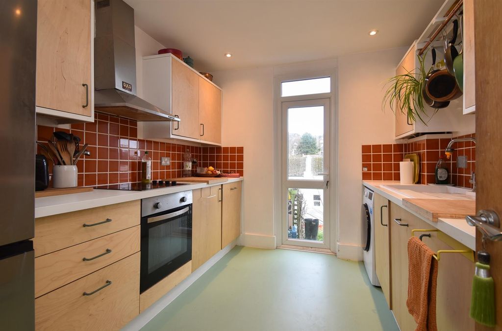 Property photo 3 of 16 Kitchen