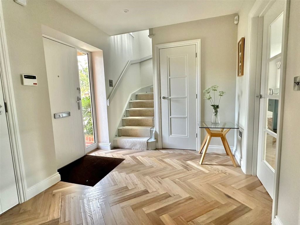 Property photo 3 of 32 Picture No. 14