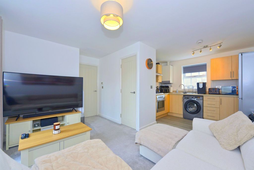 Property photo 3 of 12 4239494