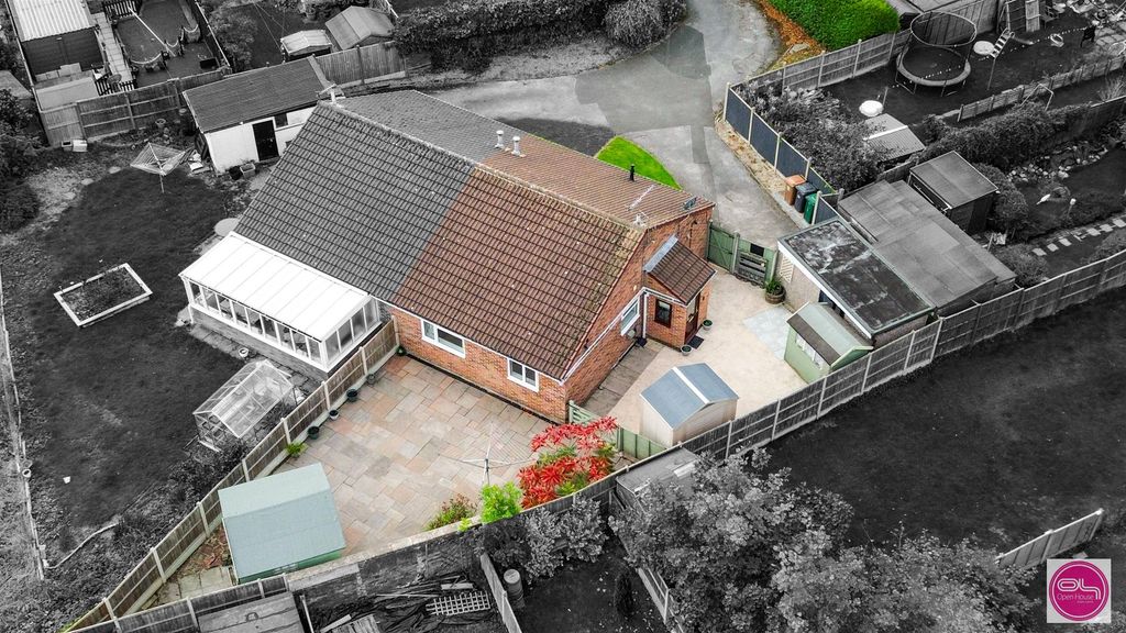 Property photo 3 of 30 Albert Road, Church Gresley (6).Jpg