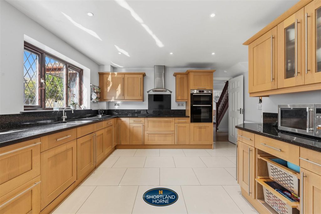 Property photo 3 of 49 1000085777.Jpg