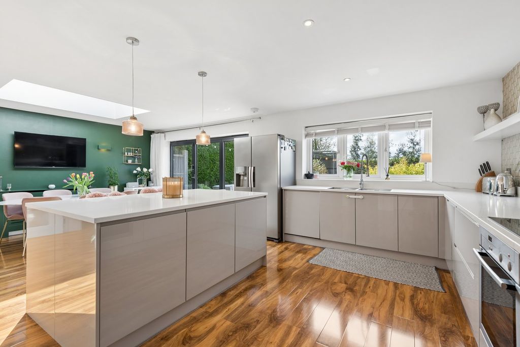 Property photo 2 of 20