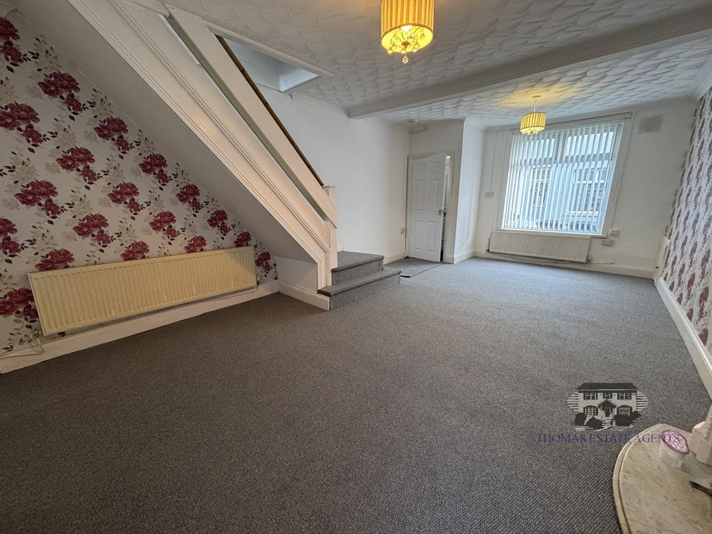 Property photo 3 of 11 Lounge