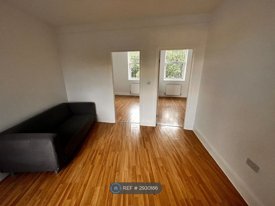 Property photo 1 of 7 Living Room