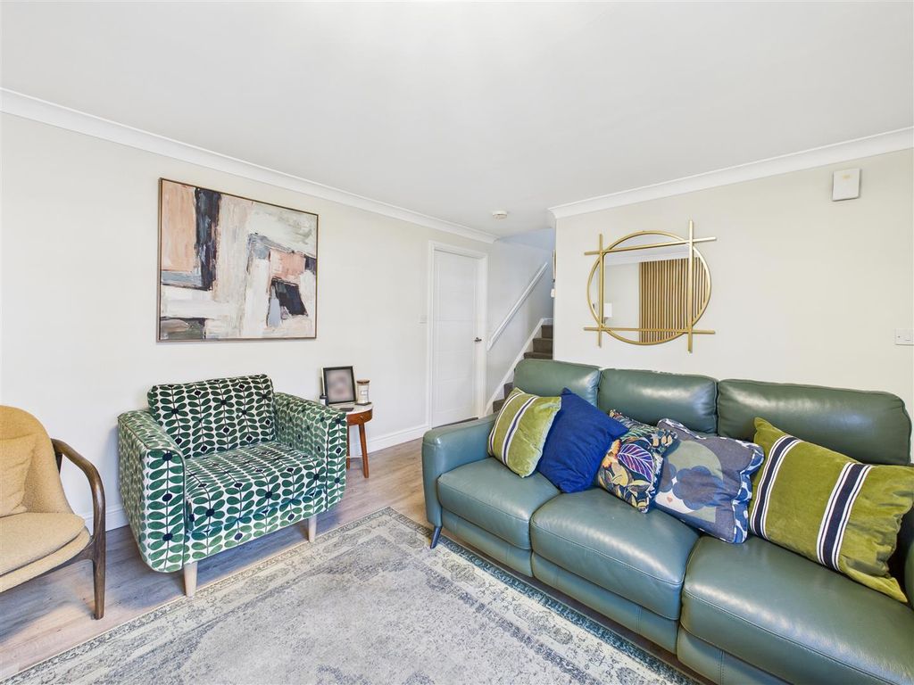 Property photo 3 of 22 Cam05476G0-Pr0086-Still011.Jpg