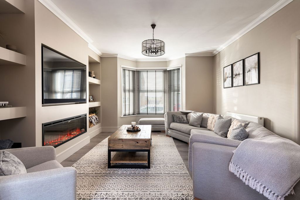 Property photo 3 of 24