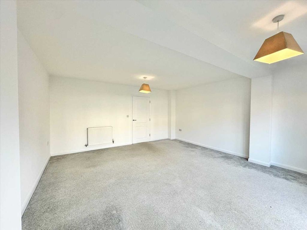 Property photo 3 of 28