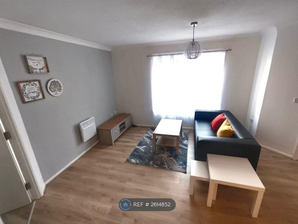 Property photo 2 of 10 Living Room