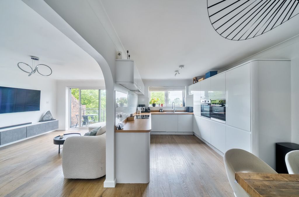 Property photo 2 of 14 1315625-18-685Bc6...
