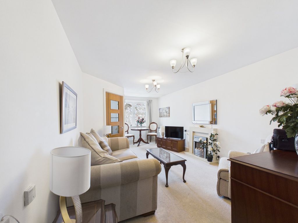 Property photo 2 of 11 Living Room