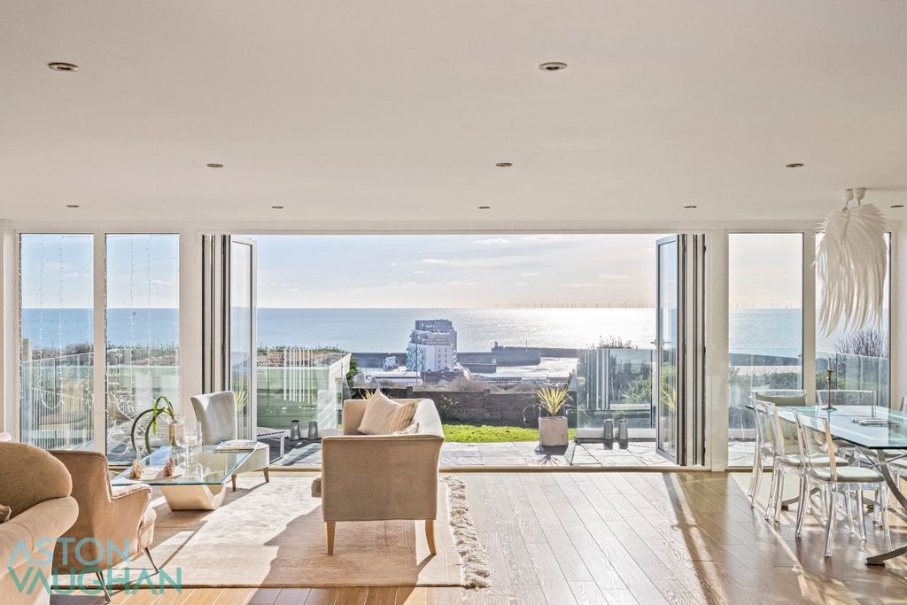 Property photo 2 of 29 4727131