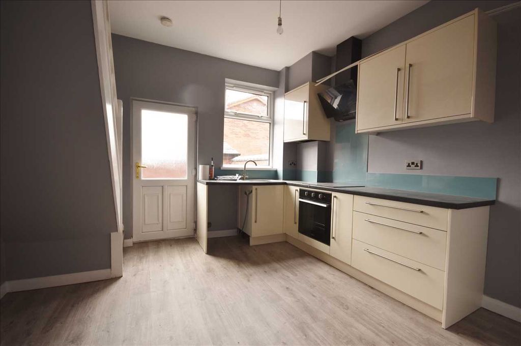 Property photo 3 of 8 Dining Kitchen