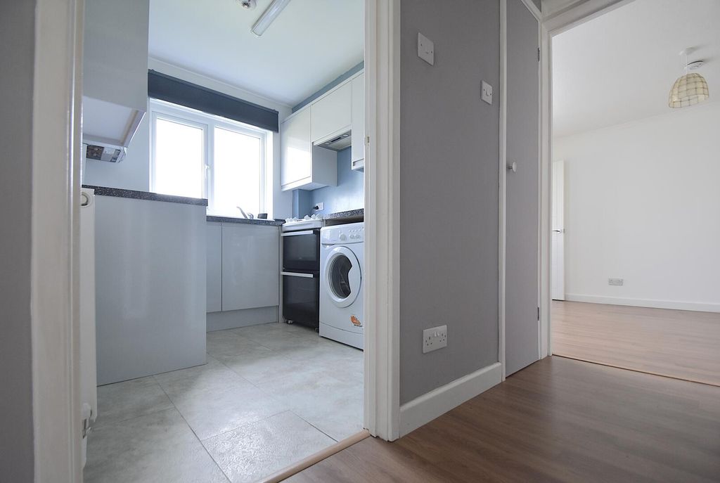 Property photo 2 of 7 Kitchen