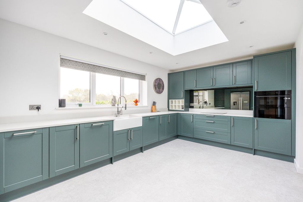 Property photo 3 of 24