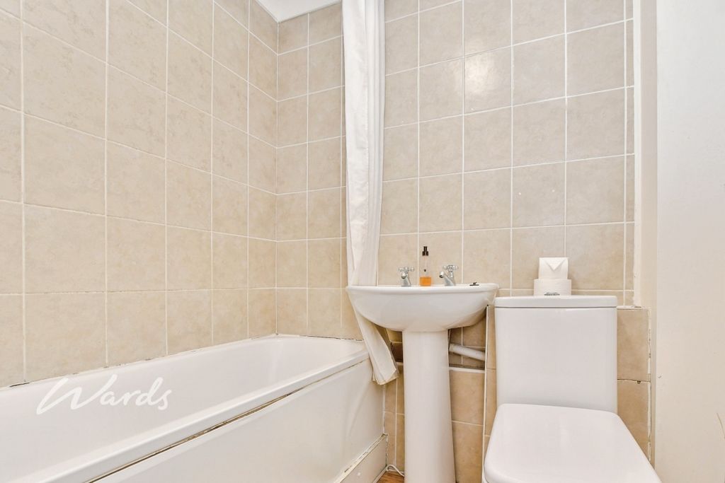 Property photo 3 of 10 Bathroom