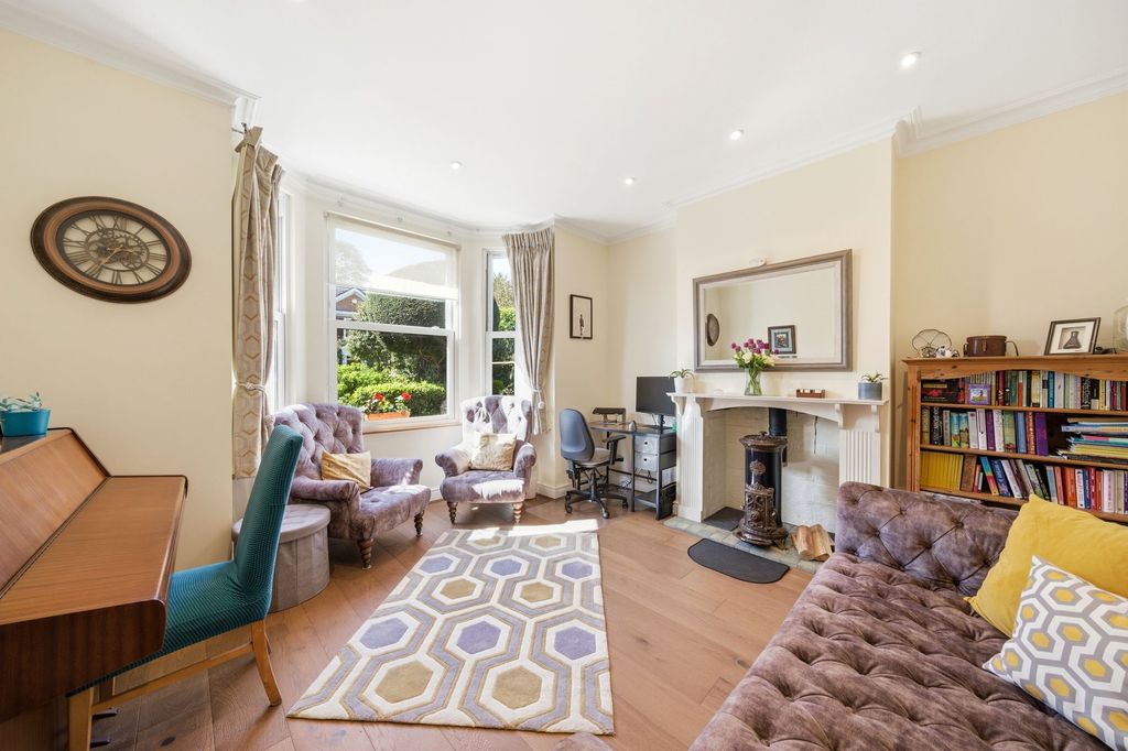 Property photo 3 of 27